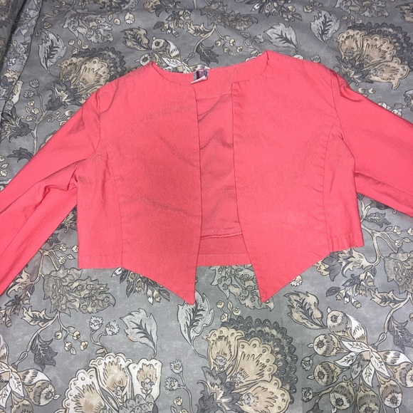 A white dress with a pink jacket - Picture 4 of 5